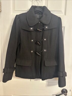 Black Guess wool-blend coat w/distinct toggle fasteners & Peter Pan Collar